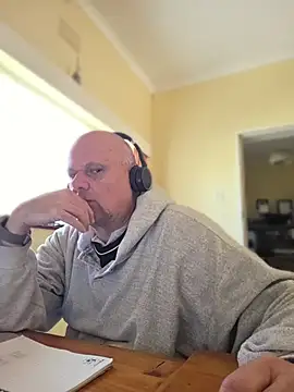 Snapshot of DaddyCumBumZA chatting on June 15, 11:34 am DaddyCumBumZA online show from June 15, 11:34 am