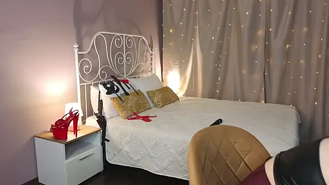 Snapshot of Aleksa_Foxy chatting on July 5, 12:06 am Aleksa Foxy online show from July 5, 12:06 am