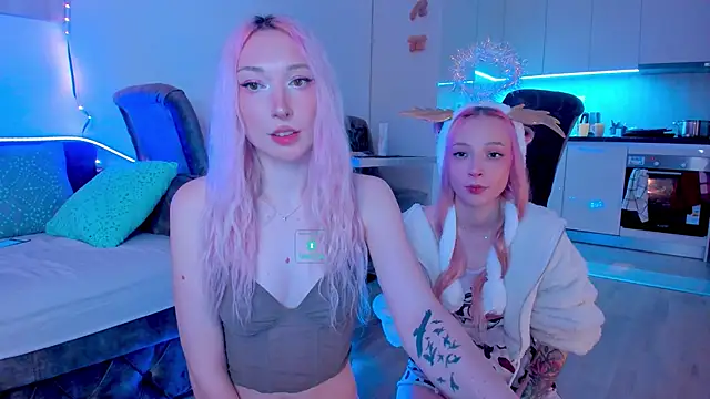 Snapshot of AlexRoseLiRed chatting on December 18, 8:03 pm AlexRoseLiRed online show from December 18, 8:03 pm