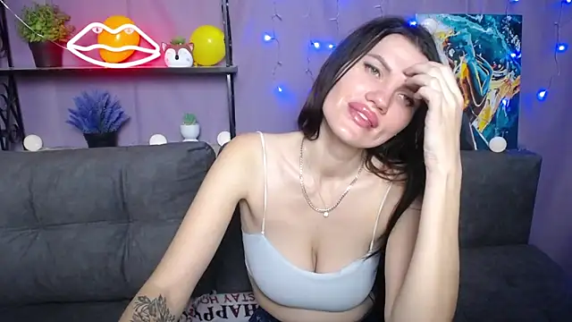 Snapshot of MilaLoona chatting on January 27, 1:19 pm MilaLoona online show from January 27, 1:19 pm