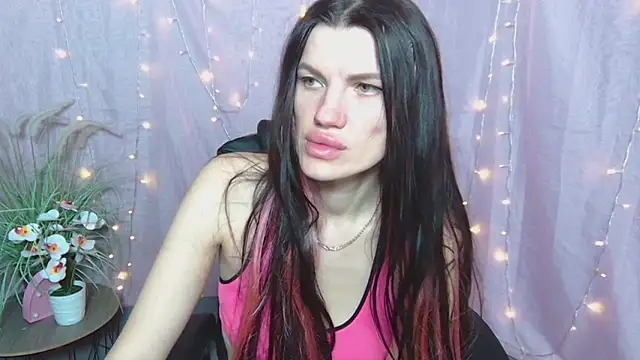 Snapshot of MilaLoona chatting on April 23, 6:03 am MilaLoona online show from April 23, 6:03 am