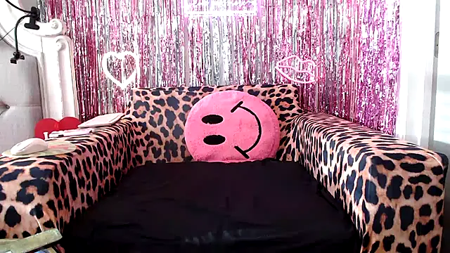 Snapshot of BigFineSelena chatting on March 10, 1:10 pm BigFineSelena online show from March 10, 1:10 pm