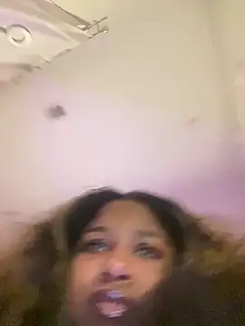 Snapshot of BigFineSelena chatting on February 3, 4:10 am BigFineSelena online show from February 3, 4:10 am