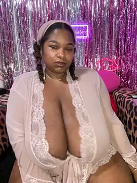 Snapshot of BigFineSelena chatting on February 11, 10:31 am BigFineSelena online show from February 11, 10:31 am