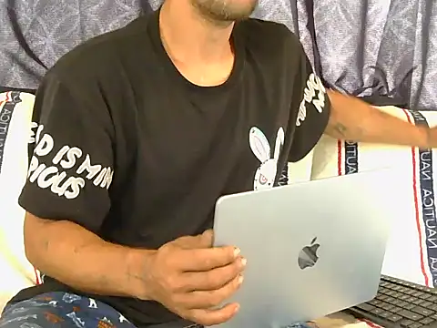 Snapshot of goodick4u28 chatting on June 9, 3:01 pm goodick4u28 online show from June 9, 3:01 pm