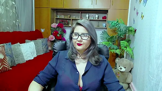 LucilleFenlys online show from December 5, 9:17 pm