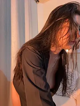 Snapshot of loolla_23 chatting on October 2, 12:39 am loolla 23 online show from October 2, 12:39 am