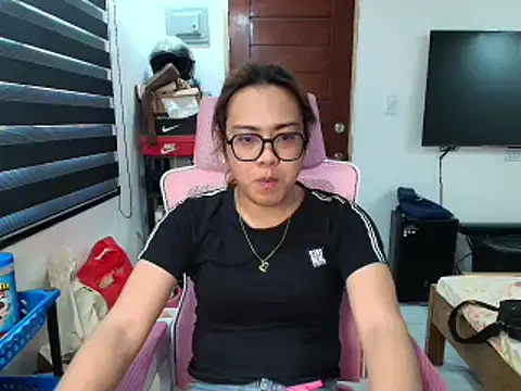 Your PrettyGirlxxx online show from March 18, 7:44 am