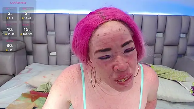 Kittywhiteass online show from November 27, 4:03 am