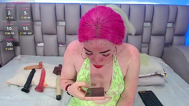 Kittywhiteass online show from November 28, 3:42 am