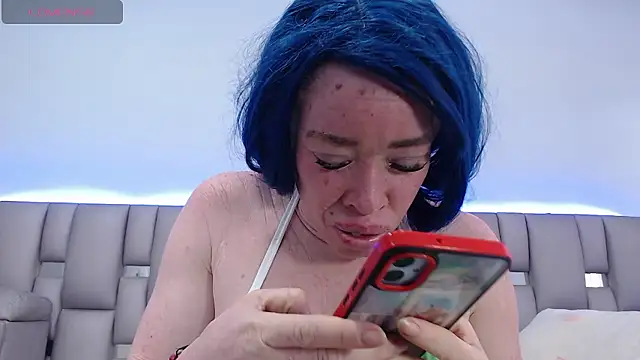 Kittywhiteass online show from January 10, 3:03 pm