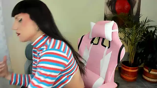 queenramoona-hot online show from March 5, 8:10 pm