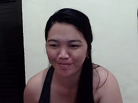 Snapshot of Pinnay chatting on May 16, 4:39 pm Pinnay online show from May 16, 4:39 pm