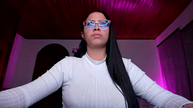 yesie hot online show from December 6, 2:35 am