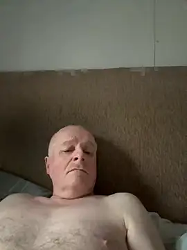 Snapshot of locallad88 chatting on January 1, 9:17 am locallad88 online show from January 1, 9:17 am