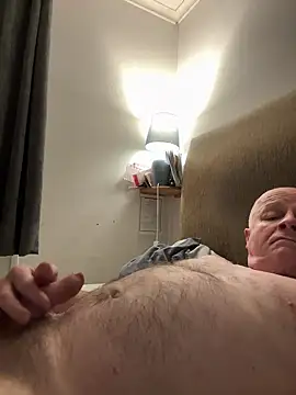 Snapshot of locallad88 chatting on March 23, 12:47 am locallad88 online show from March 23, 12:47 am