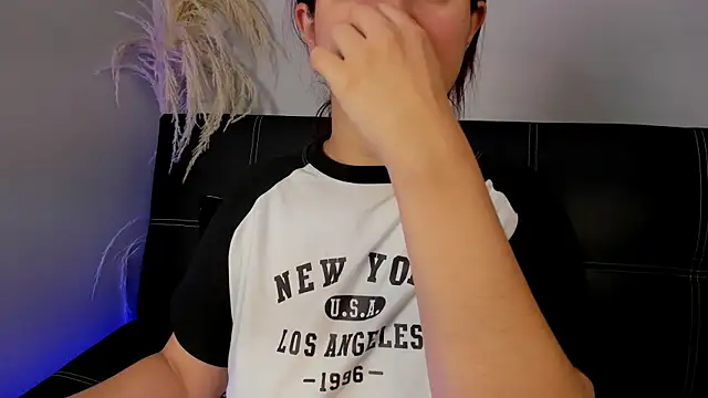 madelaine blosson online show from April 6, 10:27 am