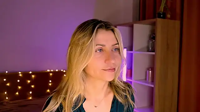 ZoeGrant online show from March 14, 6:30 am