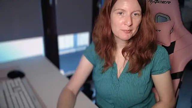 Snapshot of Exotic-Desire chatting on October 7, 8:00 am Exotic-Desire online show from October 7, 8:00 am