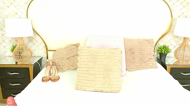 Snapshot of GianinaLewis chatting on February 6, 8:45 pm GianinaLewis online show from February 6, 8:45 pm