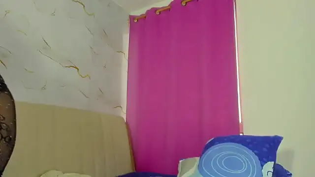 Hot Brunette34 online show from October 1, 9:21 pm