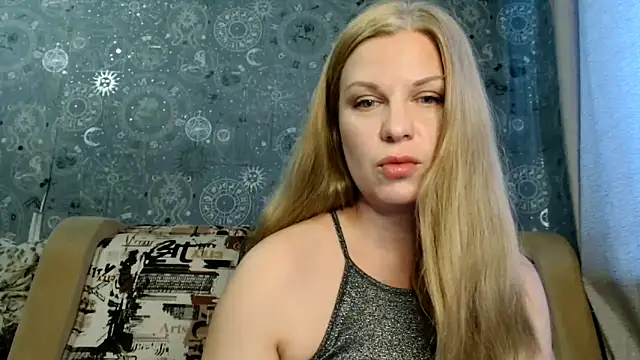 Snapshot of BlondeFox chatting on June 18, 3:07 am BlondeFox online show from June 18, 3:07 am