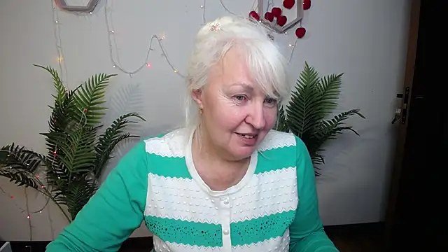 Snapshot of BlondyLeeBest chatting on April 19, 7:05 pm BlondyLeeBest online show from April 19, 7:05 pm