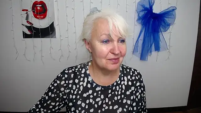 Snapshot of BlondyLeeBest chatting on May 27, 12:13 pm BlondyLeeBest online show from May 27, 12:13 pm