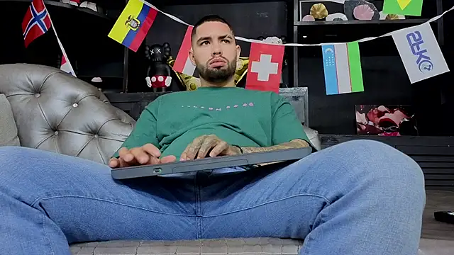 Snapshot of matteosantos chatting on July 8, 11:37 am matteosantos online show from July 8, 11:37 am