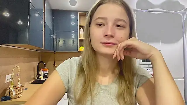 CharmingSarah online show from September 13, 3:45 pm