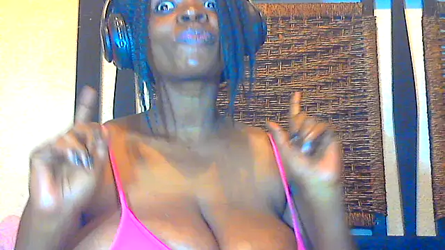 Snapshot of CallyCallienteXxX chatting on March 18, 12:27 am CallyCallienteXxX online show from March 18, 12:27 am