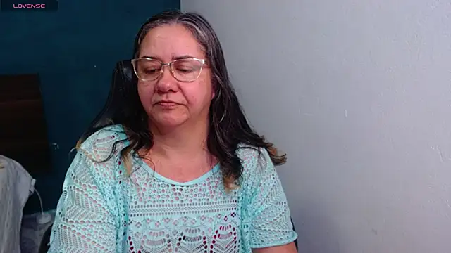 Snapshot of scaelettdubois chatting on June 7, 3:32 am scaelettdubois online show from June 7, 3:32 am
