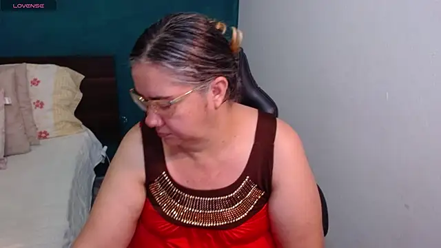 Snapshot of scaelettdubois chatting on June 9, 2:34 am scaelettdubois online show from June 9, 2:34 am