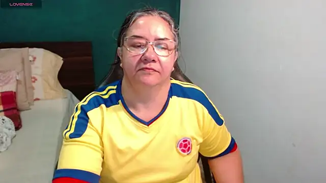 Snapshot of scaelettdubois chatting on June 24, 2:43 am scaelettdubois online show from June 24, 2:43 am