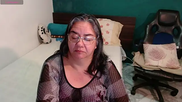 Snapshot of scaelettdubois chatting on July 14, 10:21 am scaelettdubois online show from July 14, 10:21 am