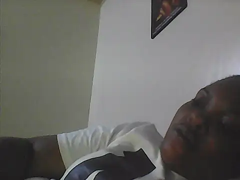 Snapshot of Naughty_Laurah chatting on December 2, 4:24 pm Naughty Laurah online show from December 2, 4:24 pm