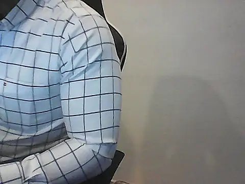 Snapshot of Kalel17073 chatting on June 24, 3:44 pm Kalel17073 online show from June 24, 3:44 pm