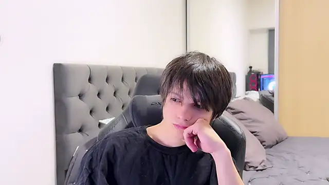 Snapshot of SasukeUhchiaa chatting on January 5, 3:00 am SasukeUhchiaa online show from January 5, 3:00 am