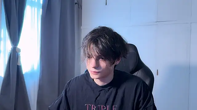 Snapshot of SasukeUhchiaa chatting on February 1, 8:40 pm SasukeUhchiaa online show from February 1, 8:40 pm