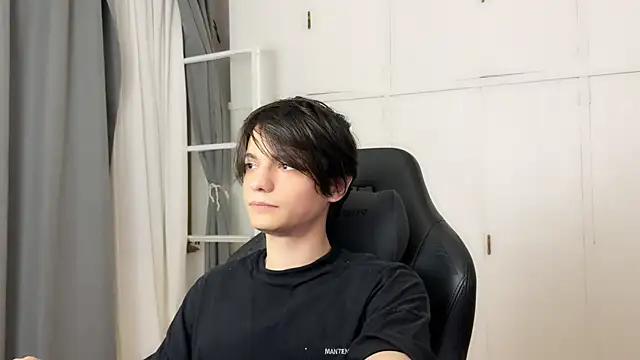 Snapshot of SasukeUhchiaa chatting on March 25, 2:06 am SasukeUhchiaa online show from March 25, 2:06 am