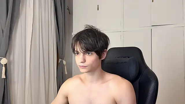 Snapshot of SasukeUhchiaa chatting on March 30, 10:44 pm SasukeUhchiaa online show from March 30, 10:44 pm