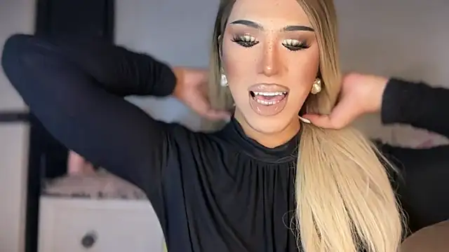 Snapshot of Ts_glamxxxx chatting on January 16, 11:42 pm Ts glamxxxx online show from January 16, 11:42 pm