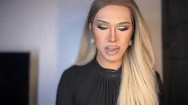 Snapshot of Ts_glamxxxx chatting on January 18, 2:04 am Ts glamxxxx online show from January 18, 2:04 am