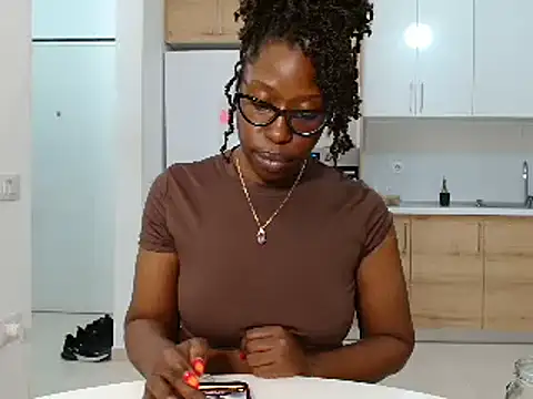 MadamIndigo online show from April 18, 7:58 pm