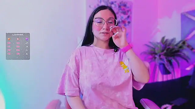 lucy neil online show from November 19, 3:50 am