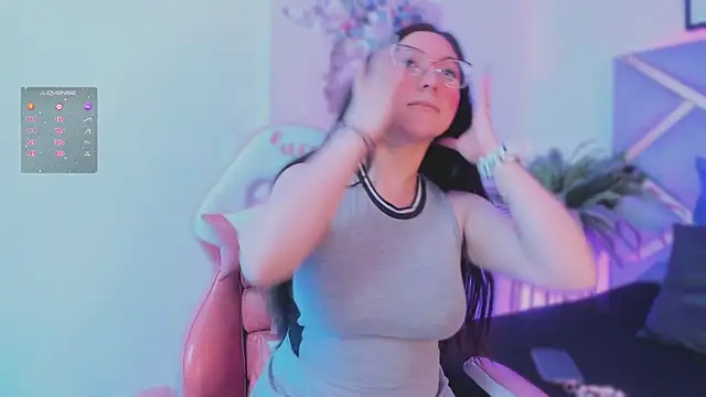 lucy neil online show from December 4, 4:22 am