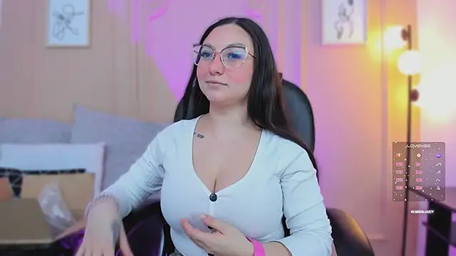 lucy neil online show from March 26, 2:39 am