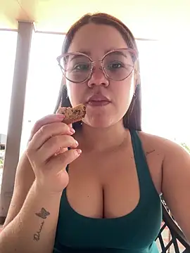 Lucyklein2022 online show from February 22, 3:14 pm