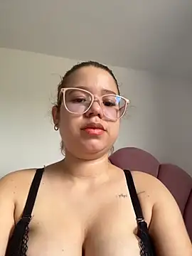 Lucyklein2022 online show from March 27, 3:34 pm