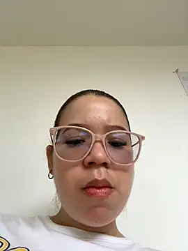 Lucyklein2022 online show from March 29, 4:40 pm